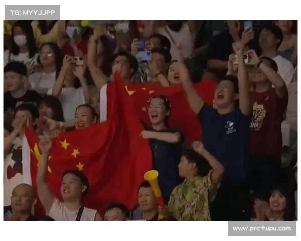 世锦赛观众席现国旗海洋,华人球迷助威中国队 世锦赛观众席现国旗海洋,华人球迷助威中国队